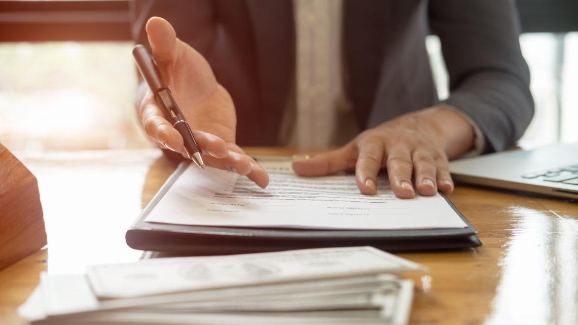 Ważne klauzule w umowach handlowych z perspektywy przedsiębiorcy