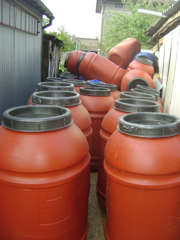 Sprzedam beczki plastiowe...