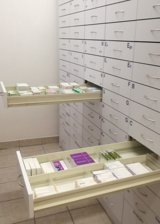 Meble apteczne-magazynowe...