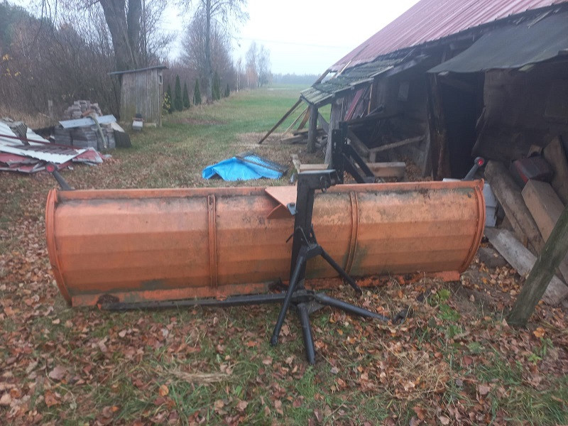 Pług do odsnieżania i rów...