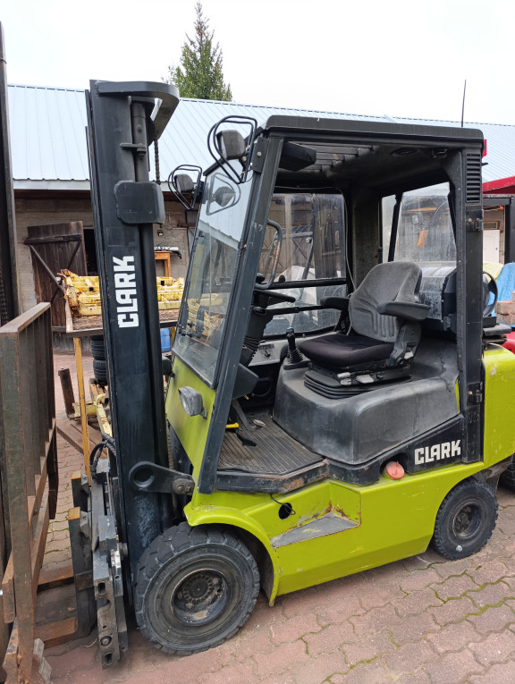 wózek widłowy 2t Clark