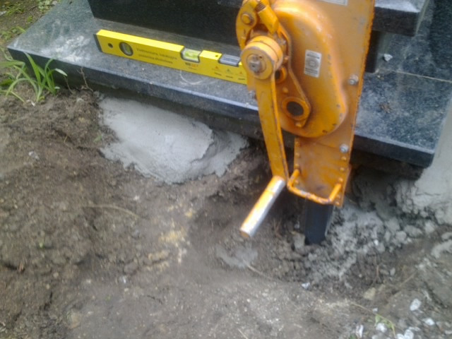 Podniesienie pomnika, Ole...