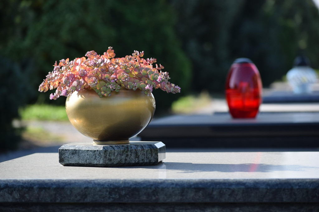 Usługi podniesienie grobu...