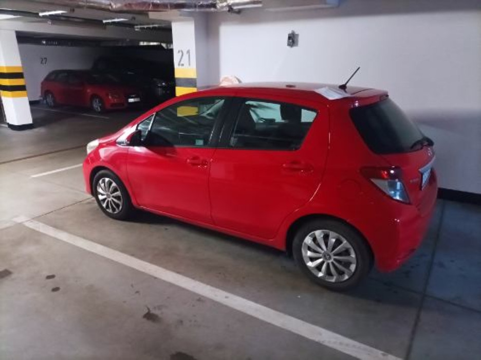 Sprzedam Toyote yaris -1....