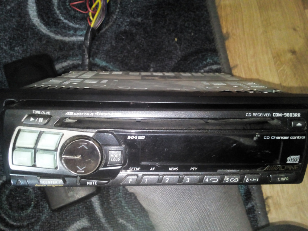 Sprzedam Alpine radio CD...