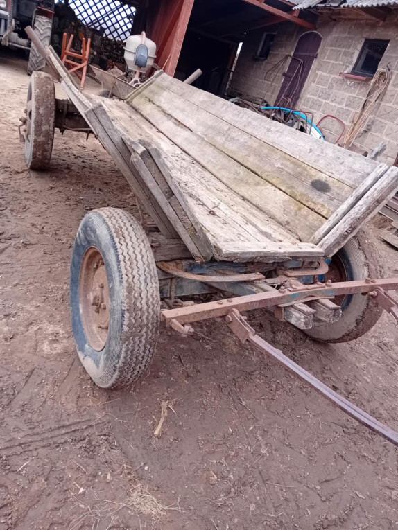 Wóz z zaczepem do ciągnik...