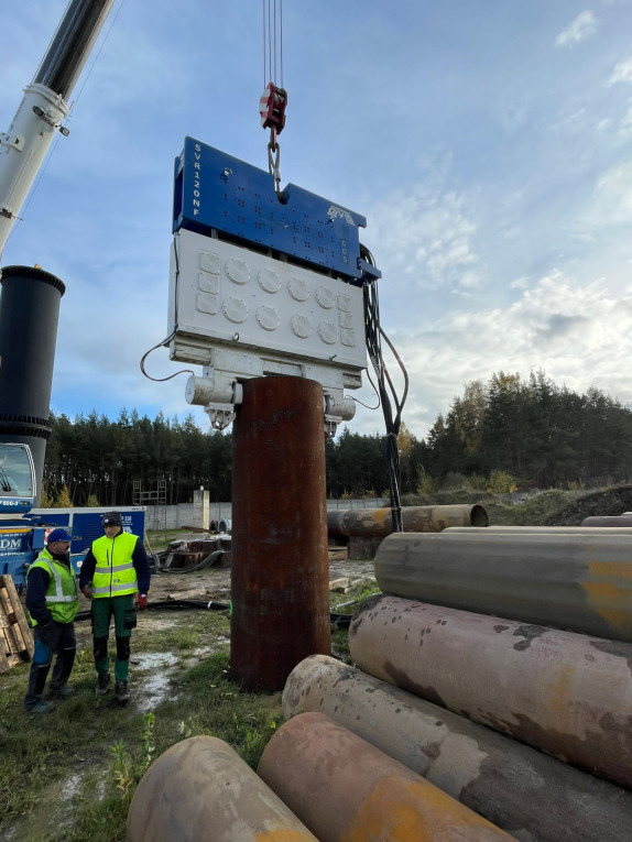 Oferta dotyczy najmu wibr...