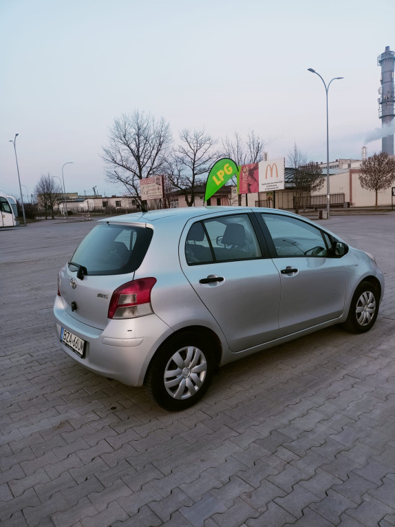 Sprzedam TOYOTA YARIS