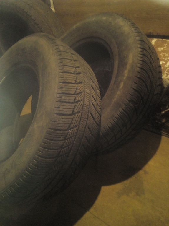 sprzedam opony 215/70r15C...