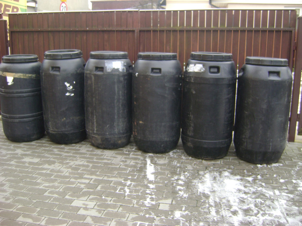Sprzedam beczki plastikow...