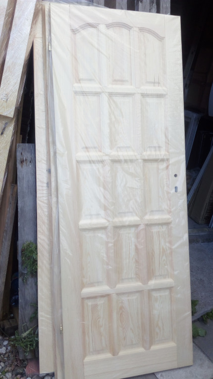 Drzwi drewniane z futryną...