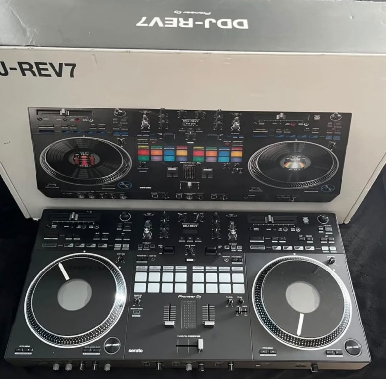 Pioneer XDJ-XZ, Pioneer D...